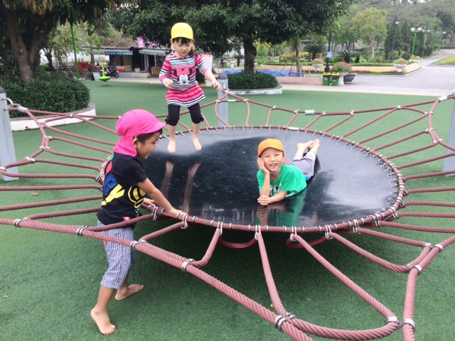 やはり近くのコウザイ公園もみんな大好きです。