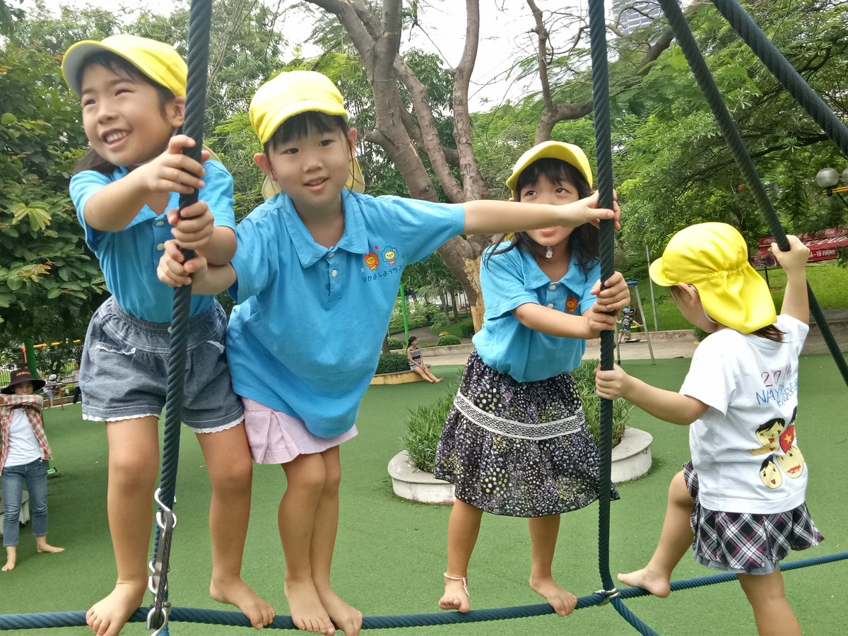 太陽の下で過ごすとセロトニンが作られます。