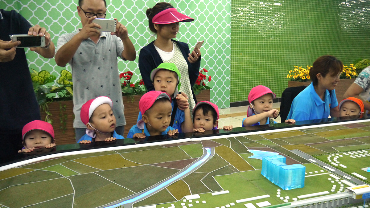 建設中のハノイ都市鉄道展示を見学しました。