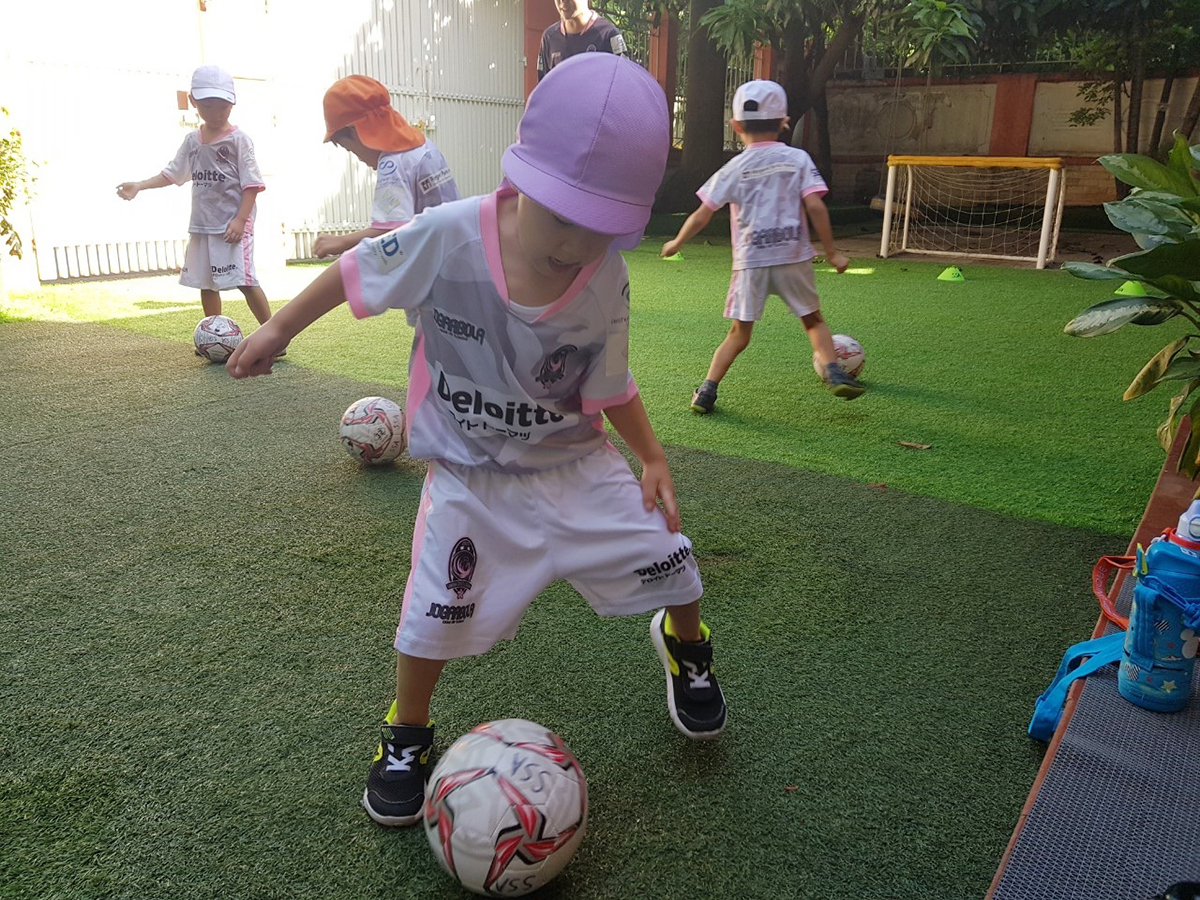 外部講師によるサッカークラブ